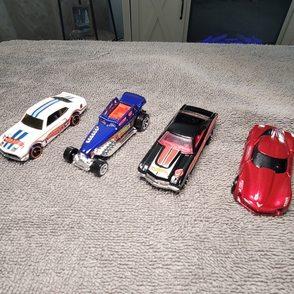 Hot Wheels Diecast Car Lot 71 Maverick Grabber 2009 Corvette Stingray 4pk